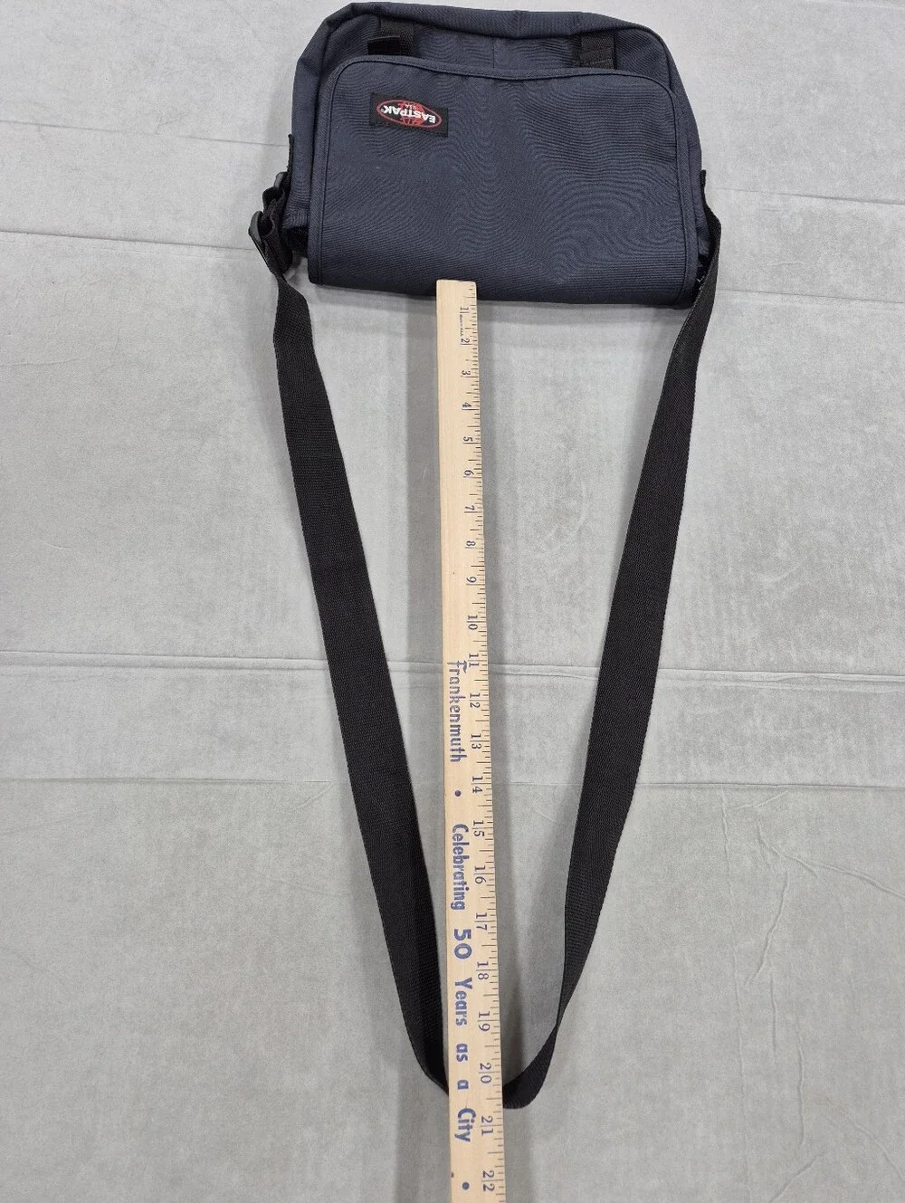 Eastpak small messenger